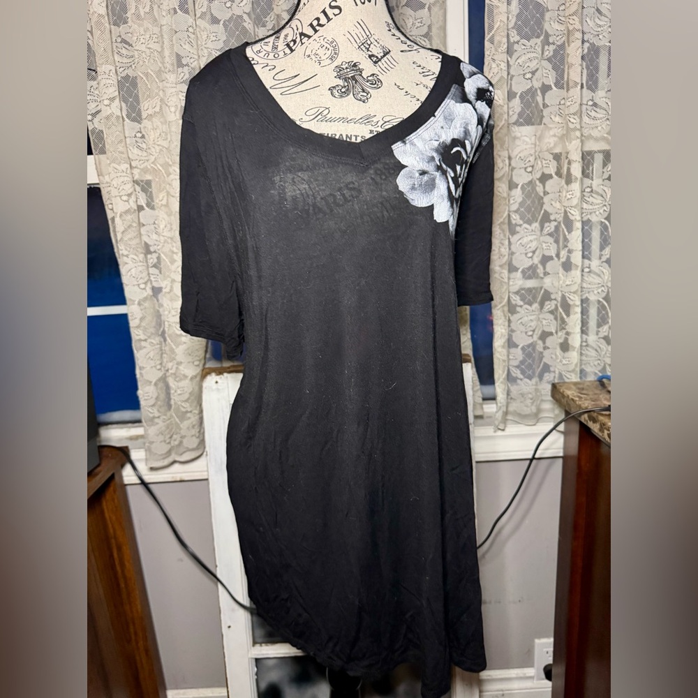 Lane Bryant Flower, V-Neck, T-Shirt.